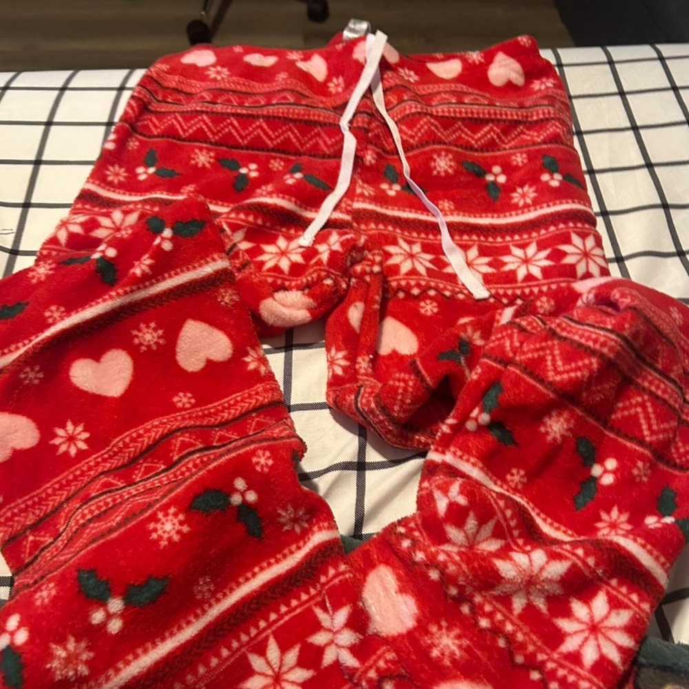 Festive Red Pajama Pants with Heart and Snowflake Pattern
